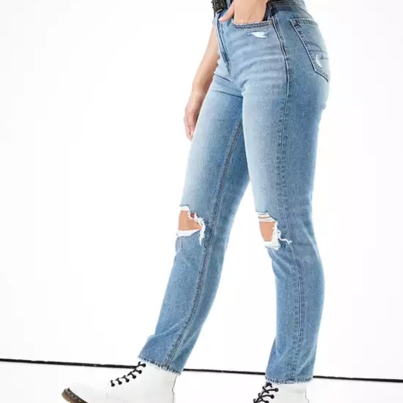 AE Ripped Mom Jean - Picture 4 of 7